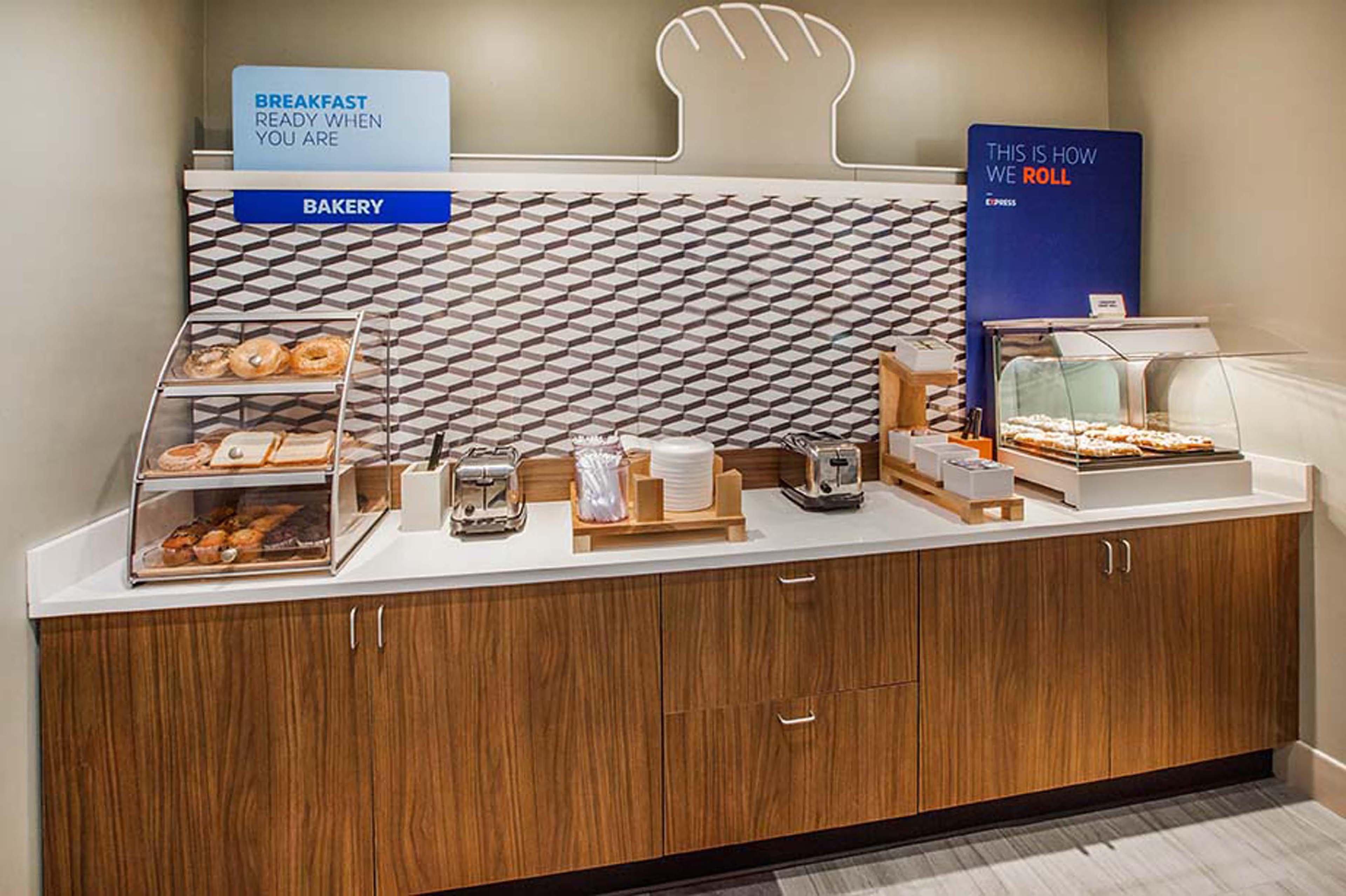 Holiday Inn Express Edgewood-Aberdeen-Bel Air Bagian luar foto